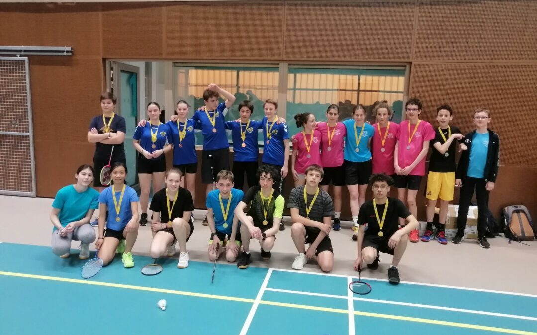 Champions académiques de badminton par équipe et qualifiés pour les championnats de France U.N.S.S !